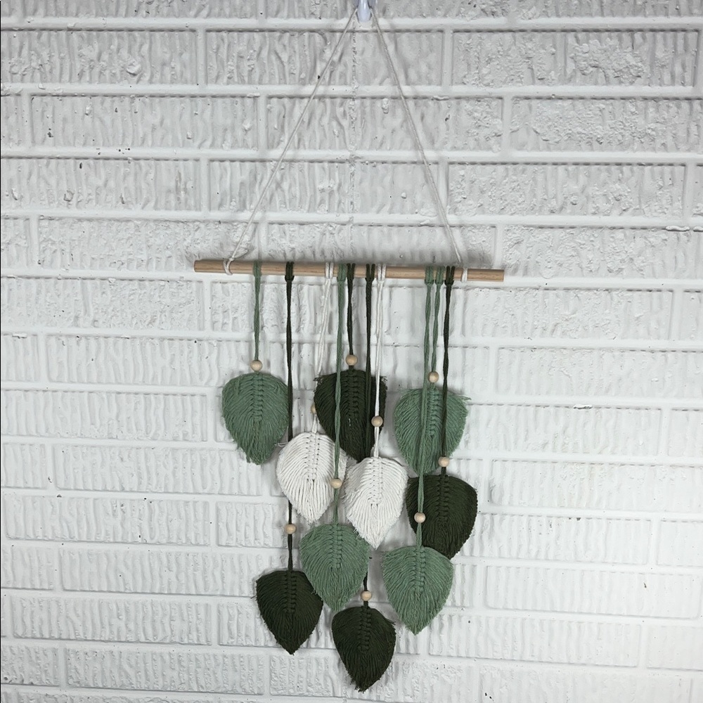 Handmade Macramé Leaf Wall Hanging in Green & White